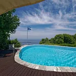 別荘 Country Estate With Pool ツァガラダ