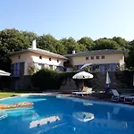 別荘 Country Estate With Pool ツァガラダ