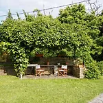 Country Estate With Pool 別荘