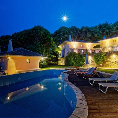 Country Estate With Pool بيت للعطل