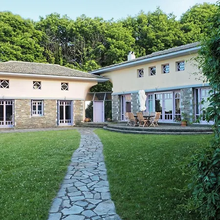 Country Estate With Pool Nyaraló *